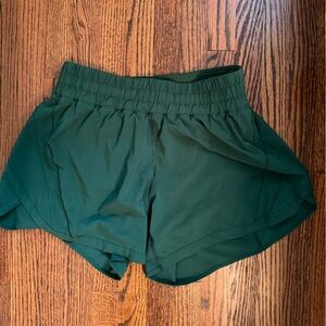 Lululemon track that 5 in short (green)